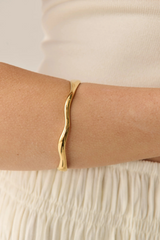May Thin Wavy Bangle - Gold - The Self Styler