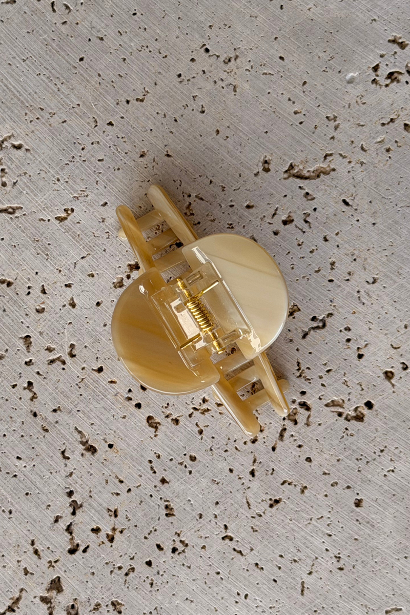 Leah Acetate Loop Hair Claw Clip - Caramel - The Self Styler