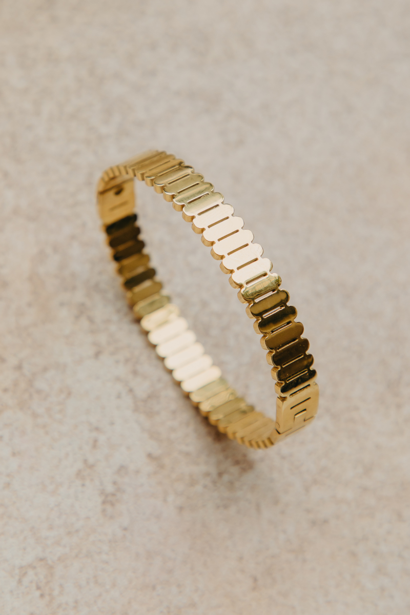 Jai Minimalist Oval Bangle - Gold - The Self Styler