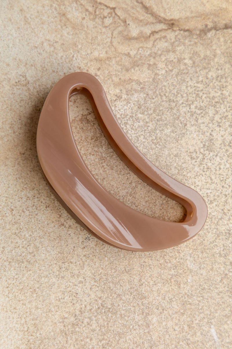 Bonnie Claw Hair Clip - Latte - The Self Styler