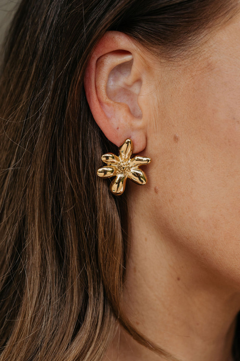 Isola Flower Stud Earrings - Gold - The Self Styler