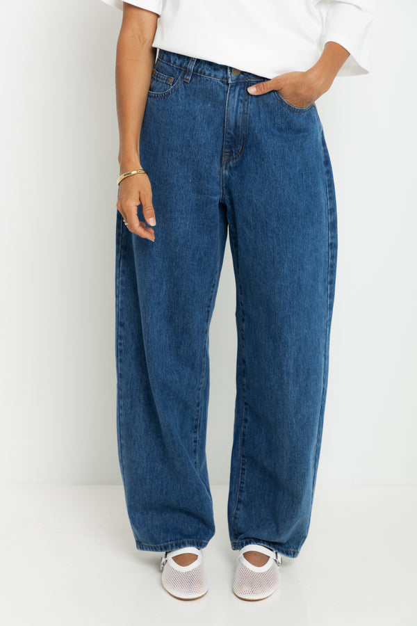Bodhi Barrel Denim Jeans - Mid Blue Wash - The Self Styler Exclusive