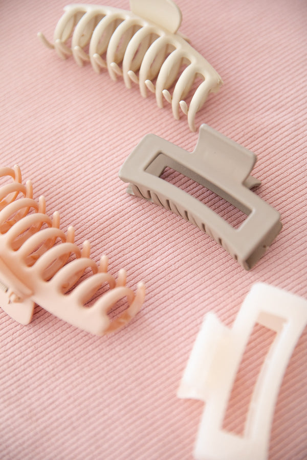 1 REGINA CLAW CLIP - MATTE CREAM - The Self Styler