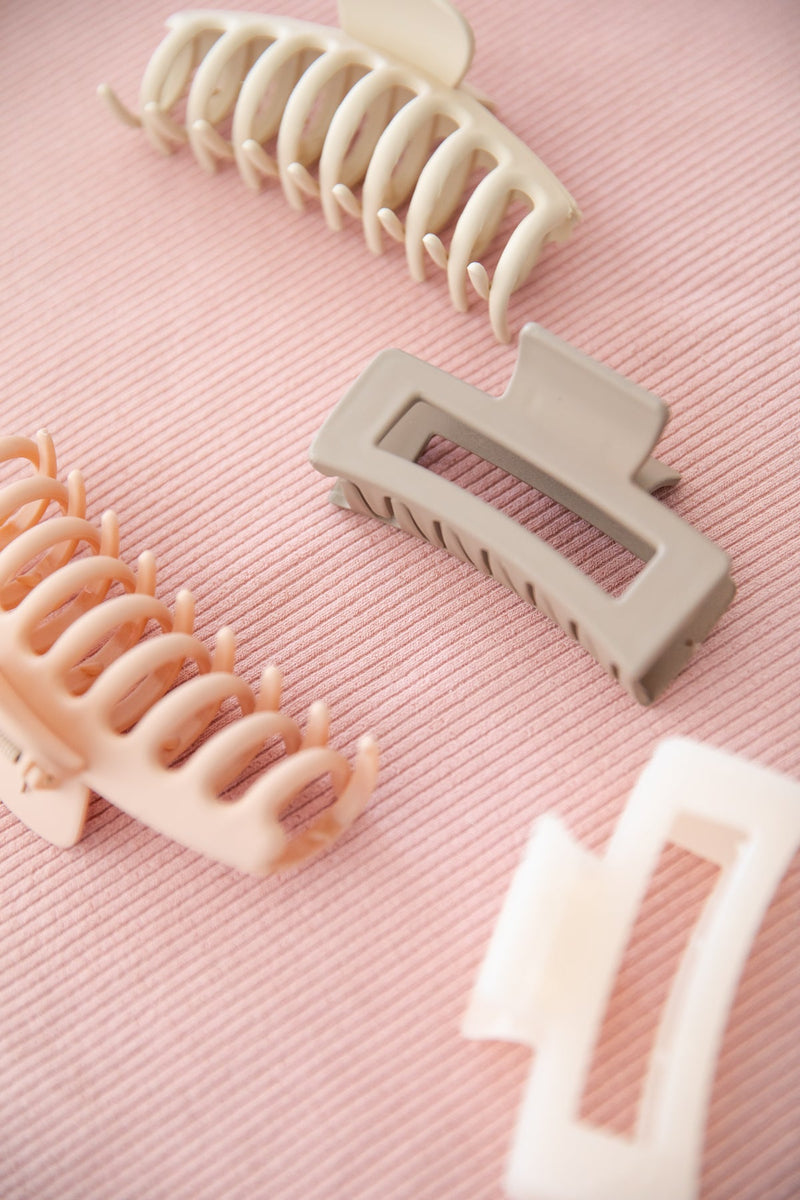 1 REGINA CLAW CLIP - MATTE CREAM - The Self Styler
