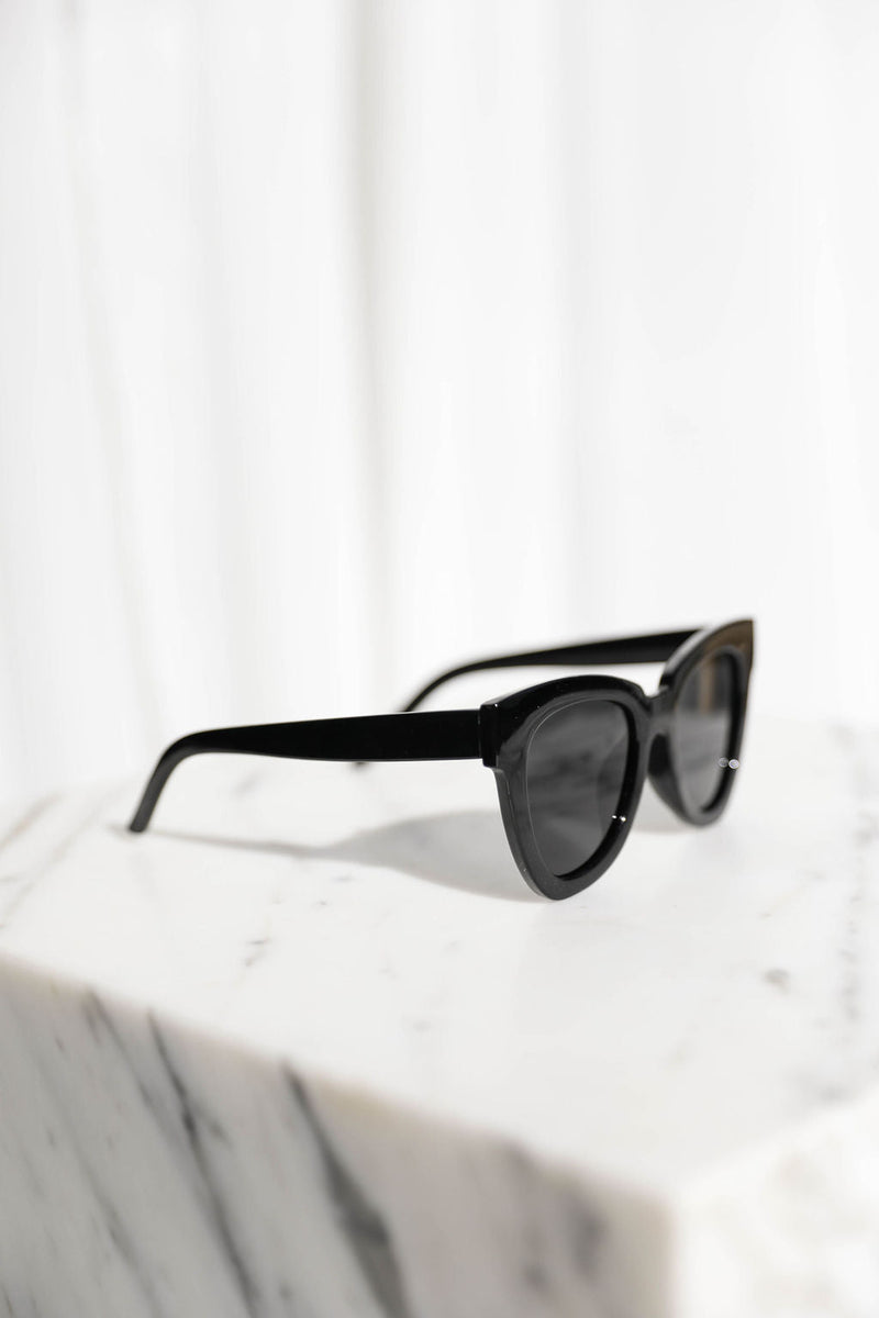 Dahlia Polarised Sunglasses - Black - The Self Styler